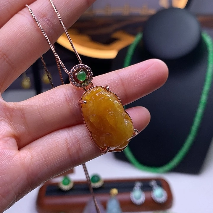 翡翠吊坠(赠链)未镶嵌貔貅