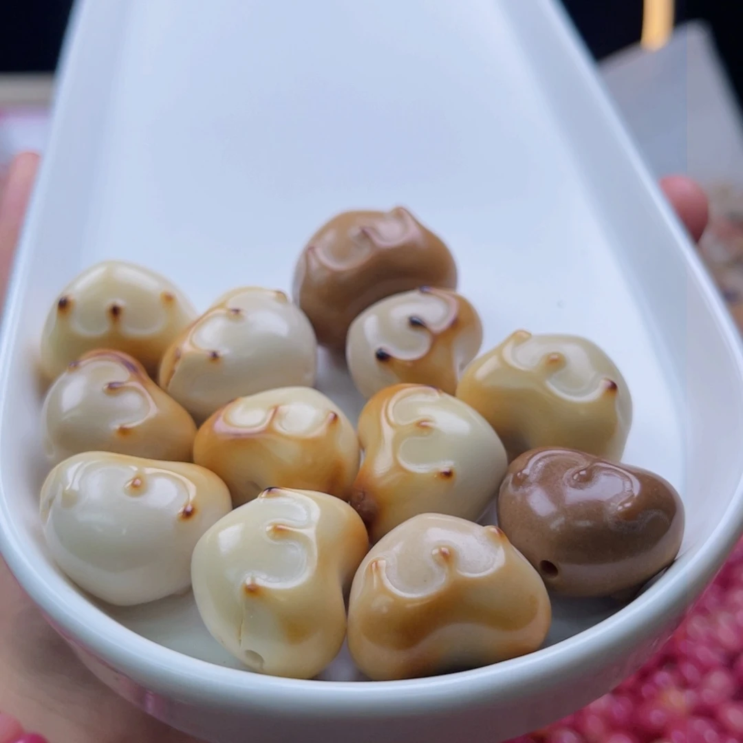 吊坠白玉菩提a21+mm/5+1颗象牙果流油爱心瑕