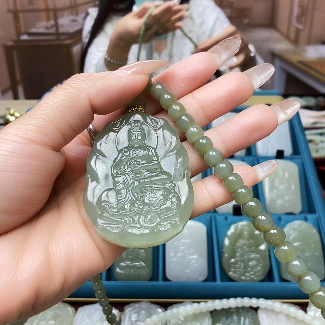 和田玉颈饰未镶嵌快**康