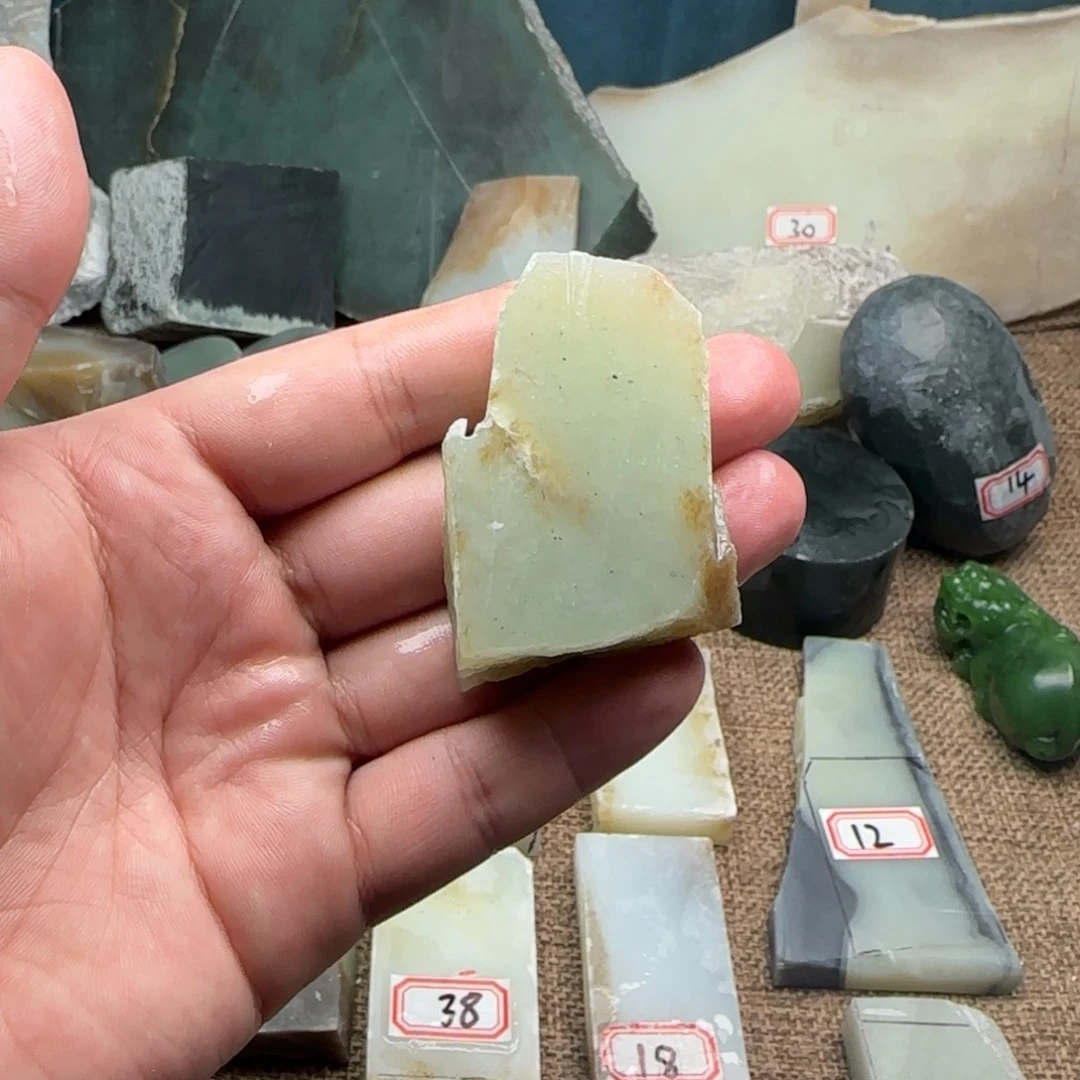 和田玉（糖玉）未镶嵌珠宝奇石