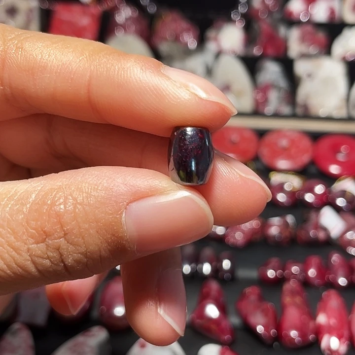 天然辰砂原矿乌砂桶珠4克