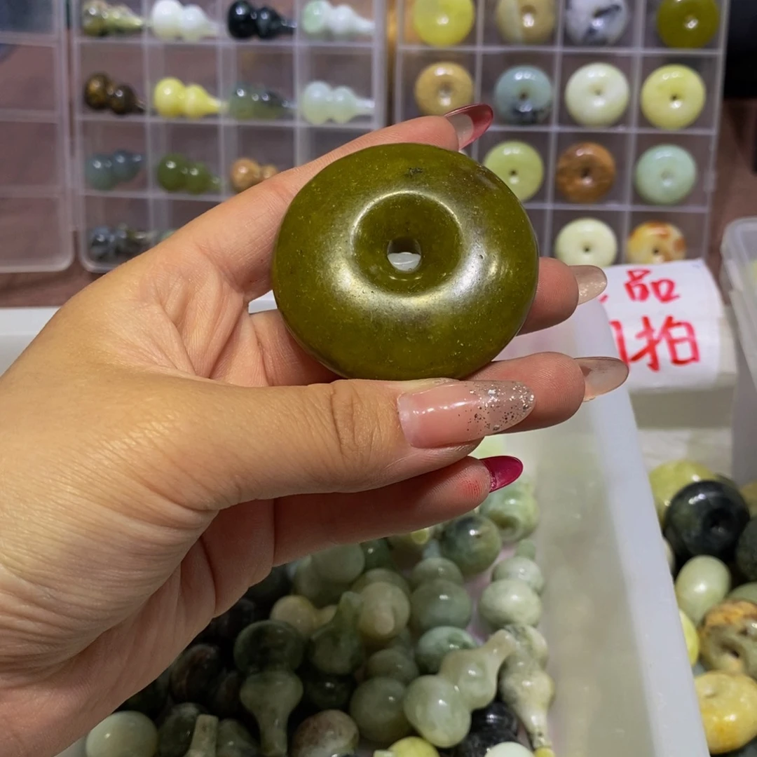 蛇纹石玉未镶嵌颈饰37