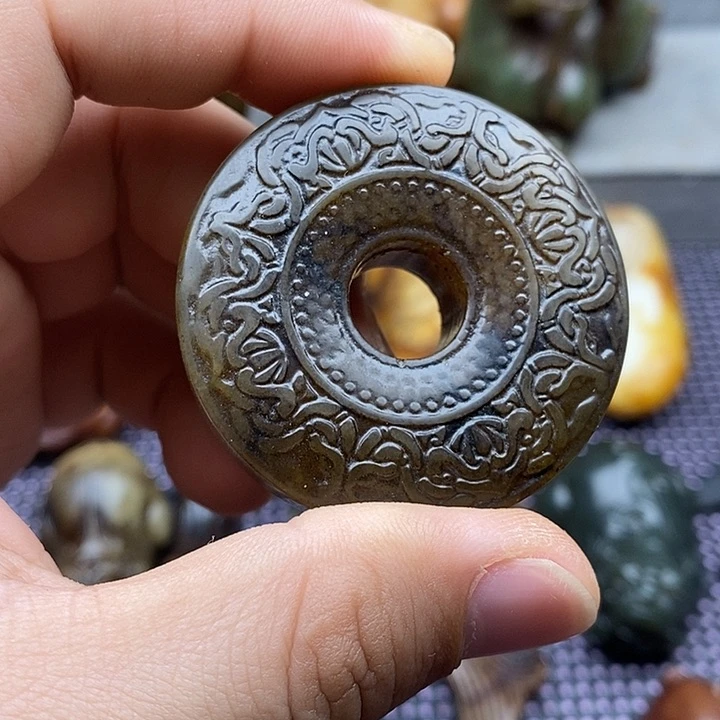 未镶嵌蛇纹石玉颈饰
