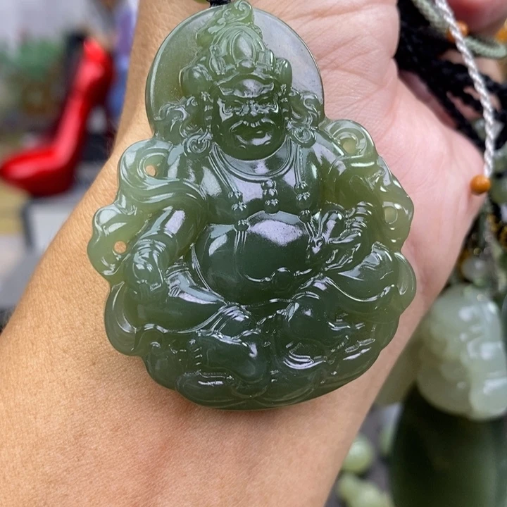 羽***欣和田玉未镶嵌颈饰