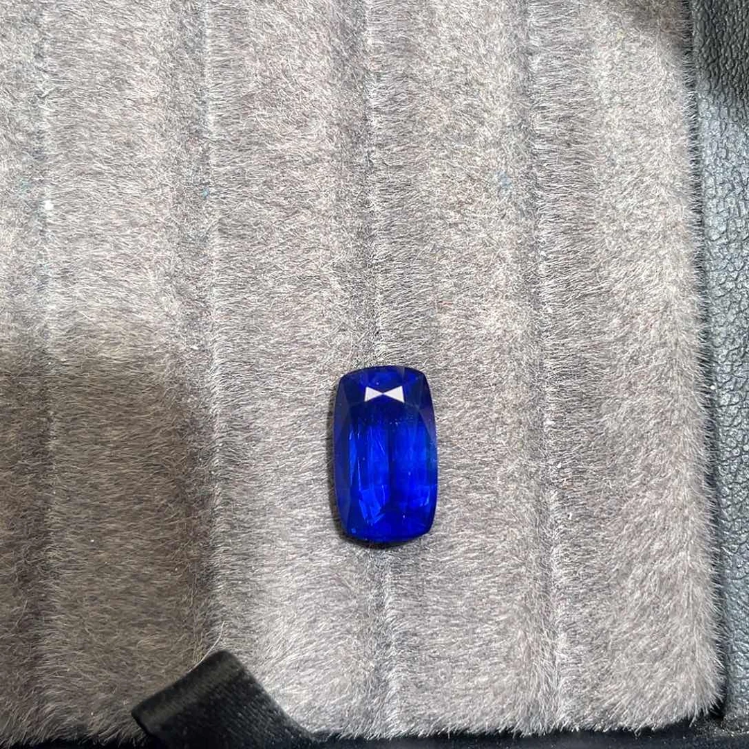蓝宝石裸石4.11ct皇家蓝吉尔德
