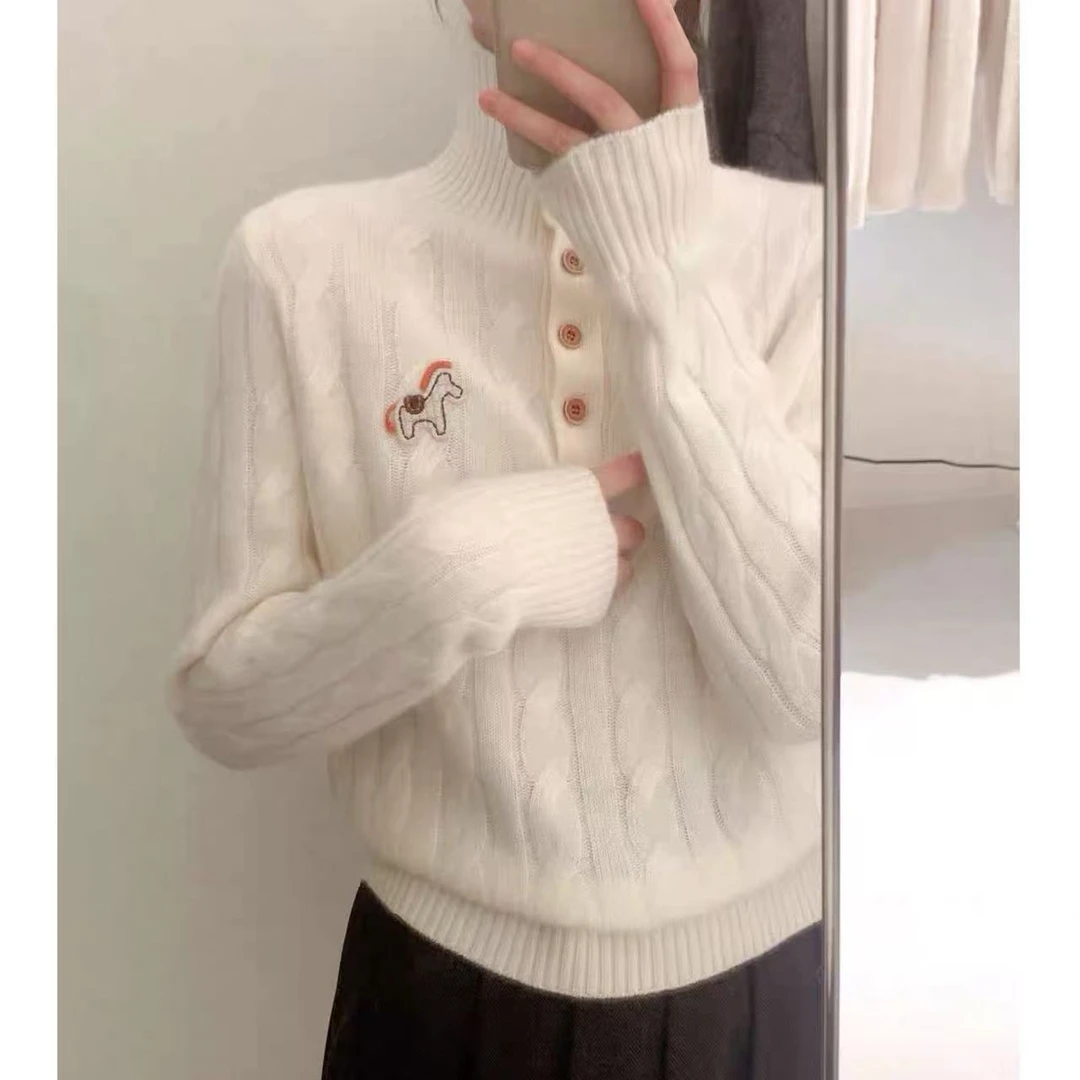 【雪绒小马】冬日氛围感 高领单排扣绞花小马刺绣针织毛衣2650