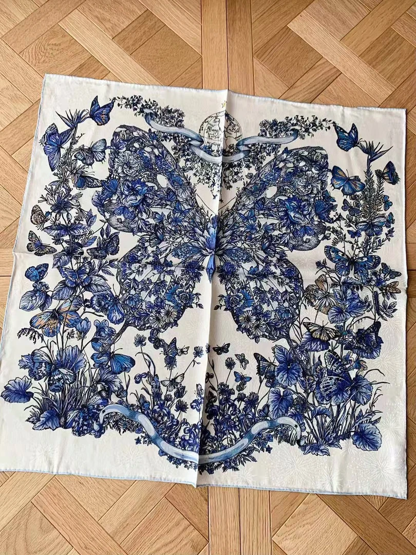 【蓝色蝴蝶双面提花16姆米 真丝樱花底纹】手工卷边尺寸65*65