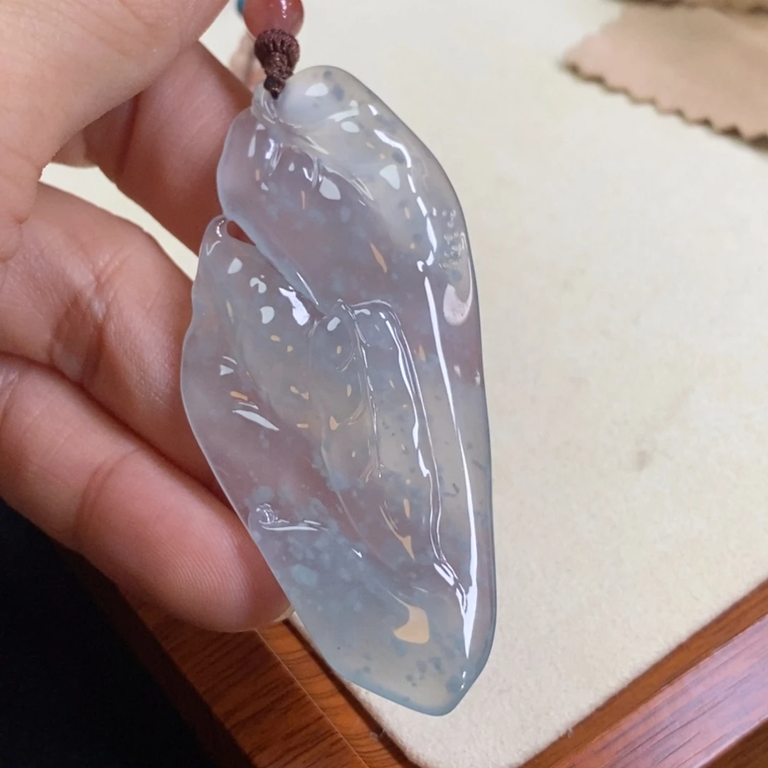 翡翠未镶嵌颈饰叶子