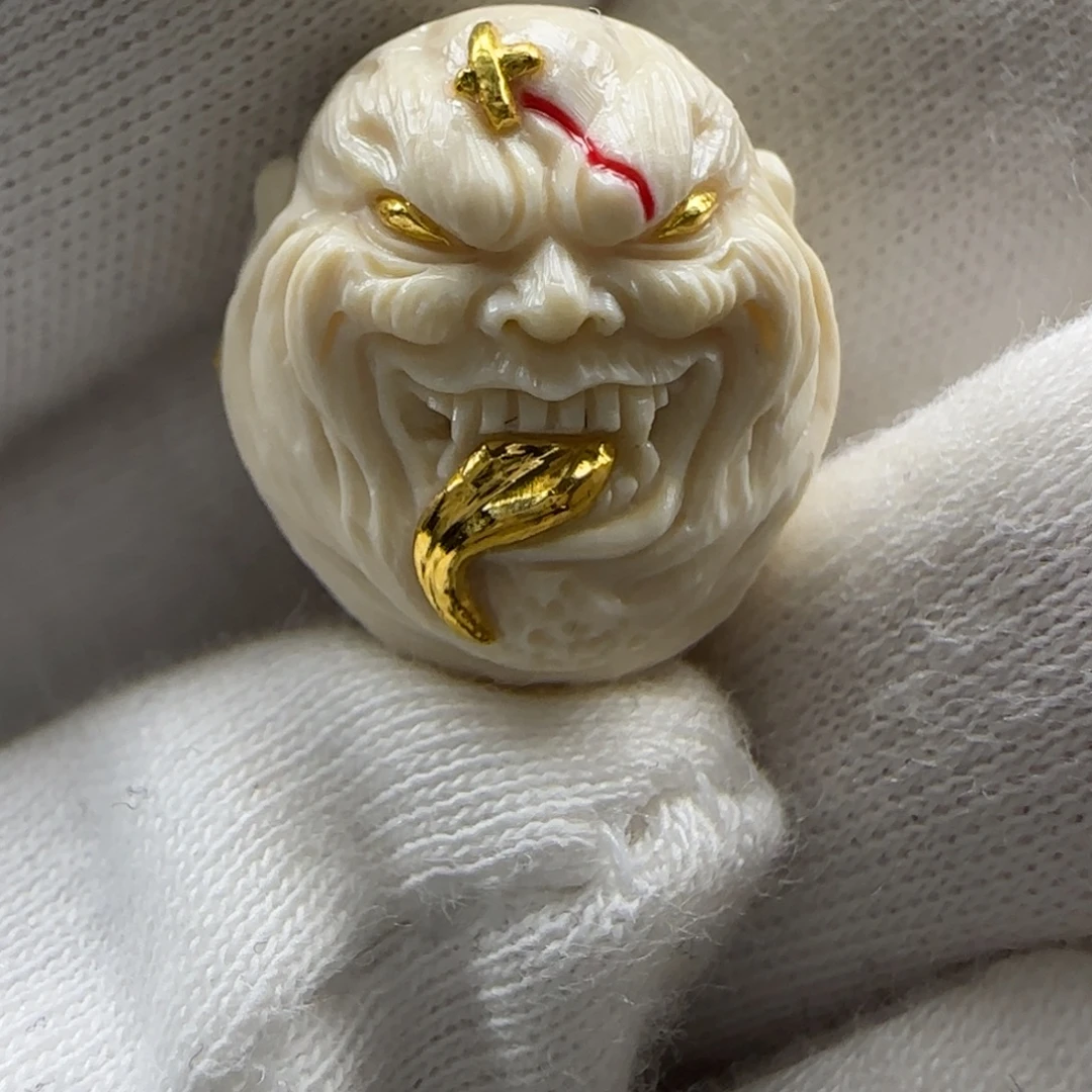 猴头核桃吊坠舔僧镶嵌24k