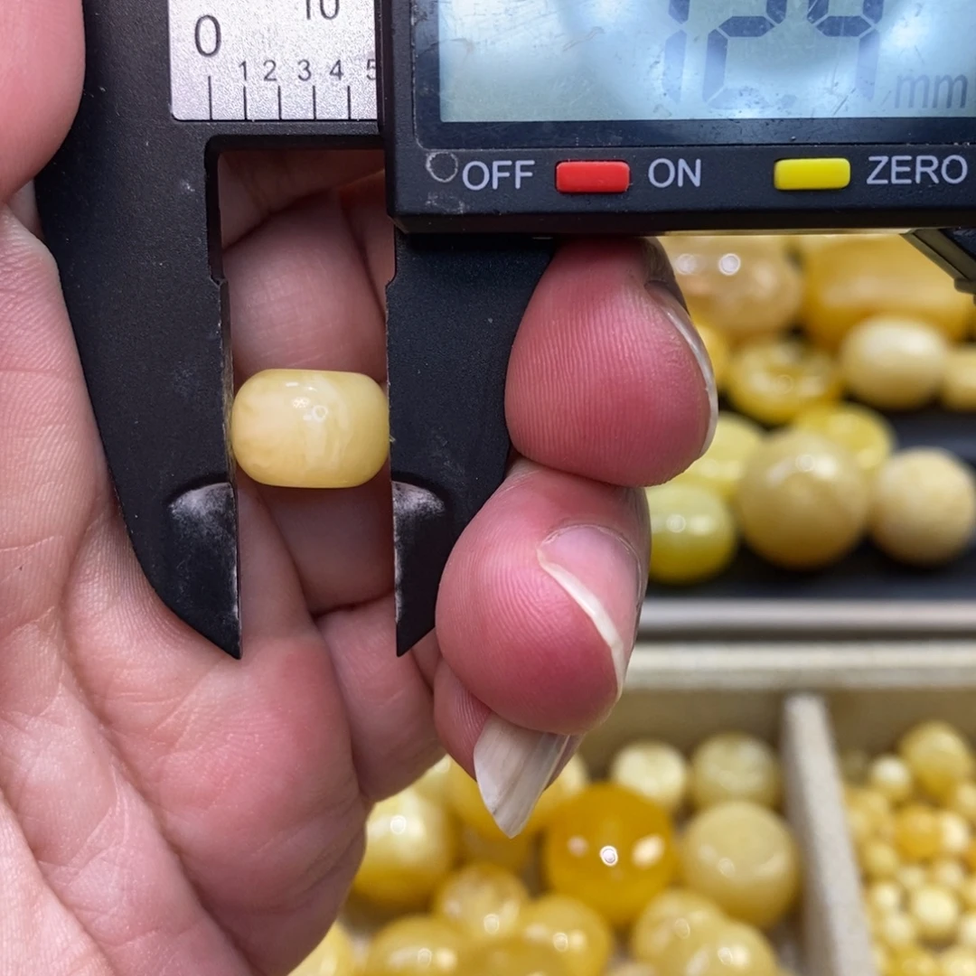 琥珀未镶嵌裸石天然原矿蜜蜡