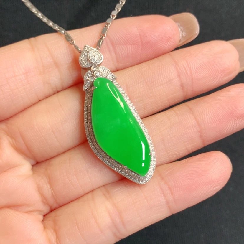 【闪购商品】颈饰18K金镶嵌翡翠福瓜