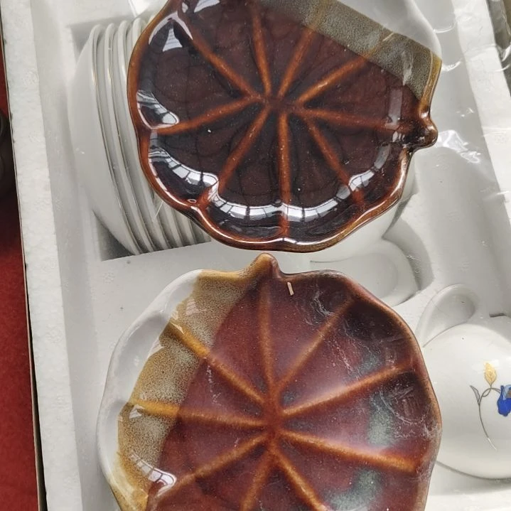 瓷片五厂，七厂各种摆件，瓷片，均有瑕疵！