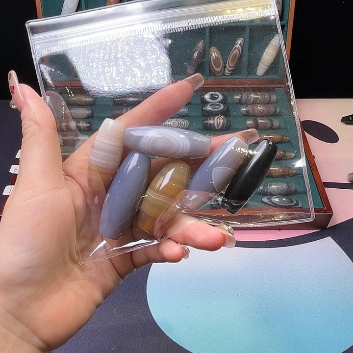 鸿***运玛瑙/玉髓未镶嵌颈饰