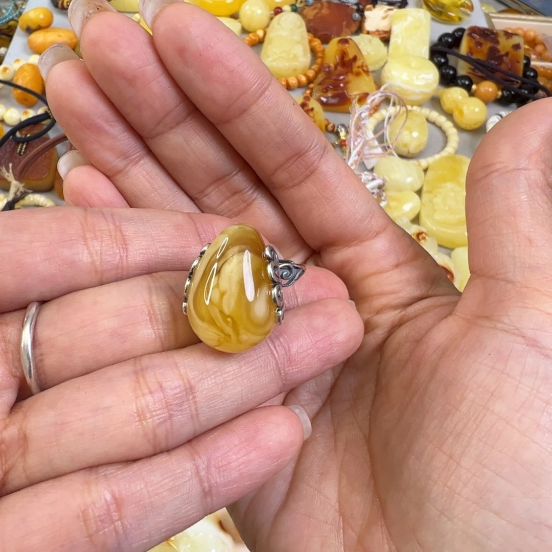 琥珀颈饰未镶嵌蜜蜡