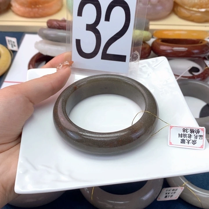 石英岩玉未镶嵌手镯