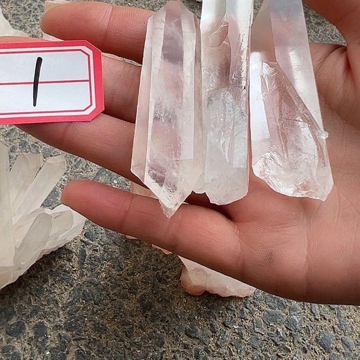 Xx天然水晶晶簇1.     3个未镶嵌水晶行**水