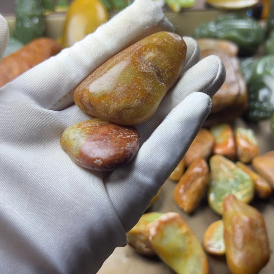 岫岩老玉（透闪石质玉）未镶嵌把件奋***g