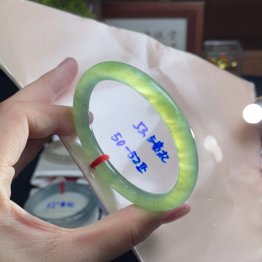 翡翠手镯未镶嵌53.5 贵妃圆条 宝石绿