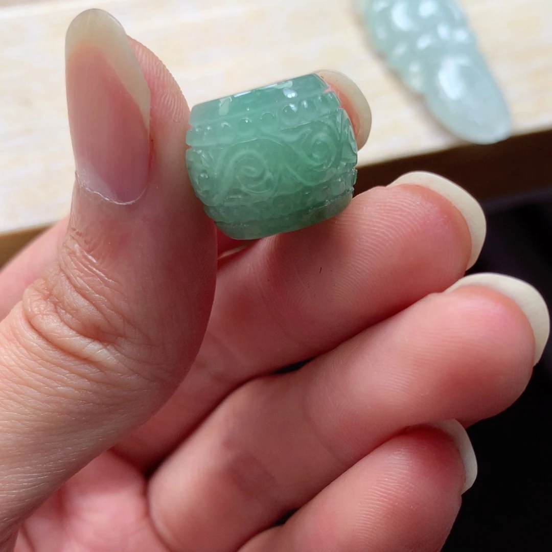 翡翠未镶嵌颈饰吊坠