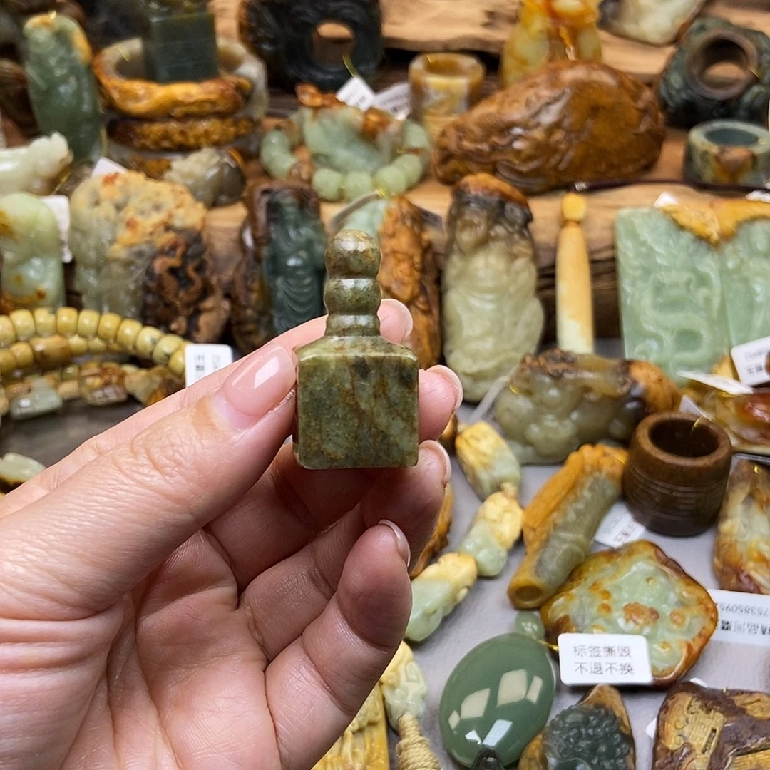 岫岩河磨玉（透闪石质玉）未镶嵌珠宝奇石