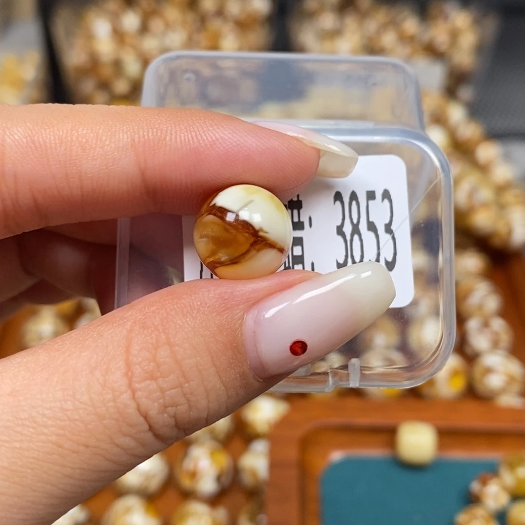 蜜蜡未镶嵌珠宝奇石3853