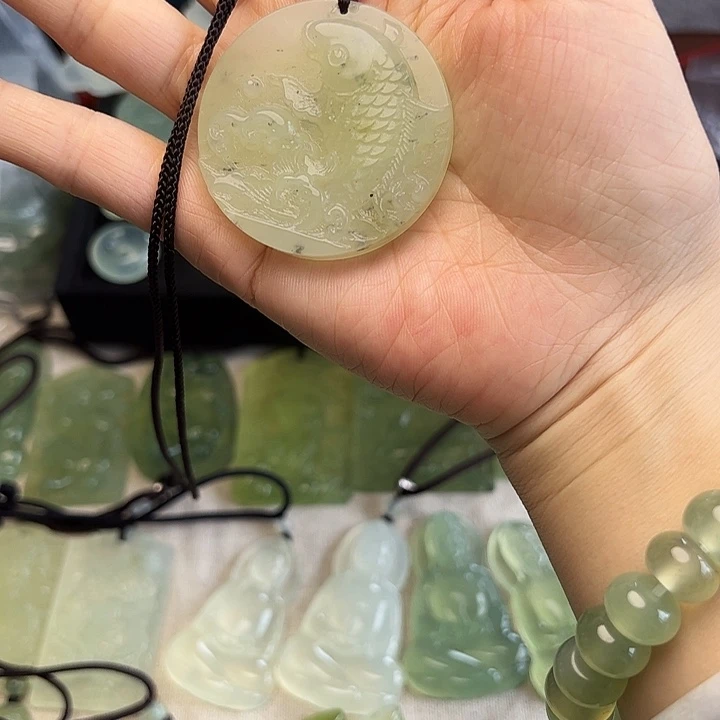 蛇纹石玉合金颈饰