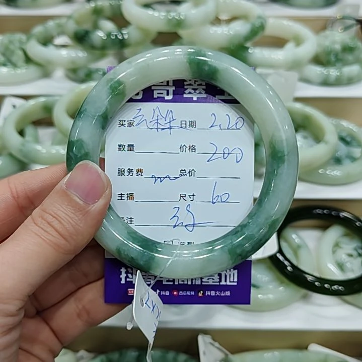 透闪石-蛇纹石玉手镯未镶嵌雲*朵