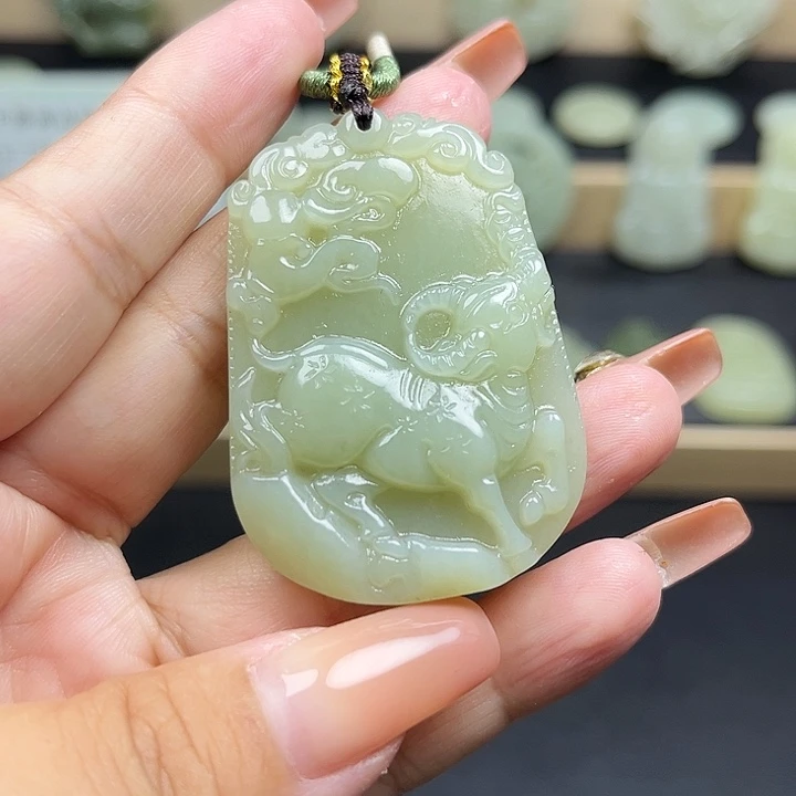 颈饰未镶嵌和田玉