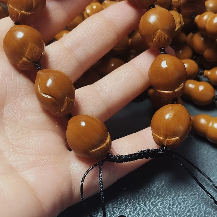 寿桃，橄榄核雕工艺