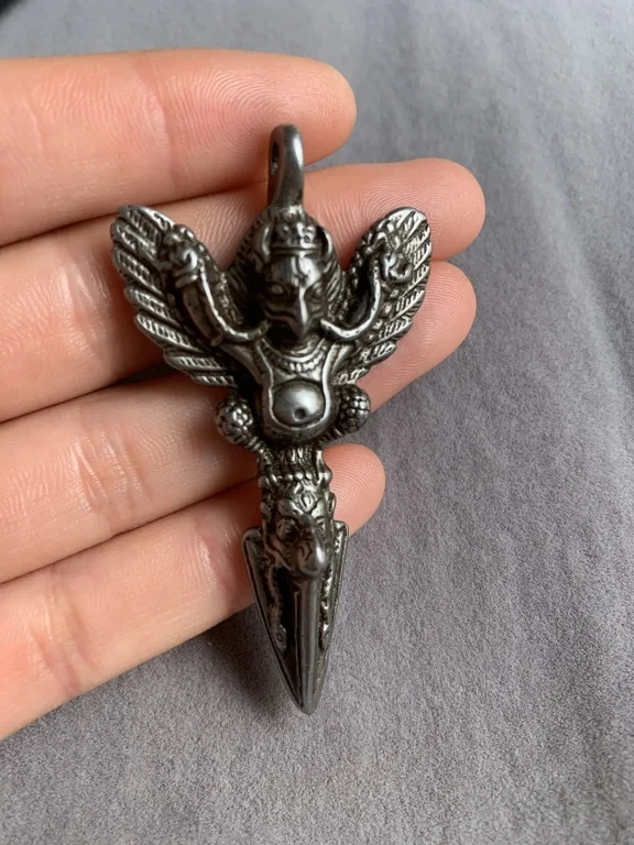 藏传古玩天铁大鹏鸟撅吊坠
