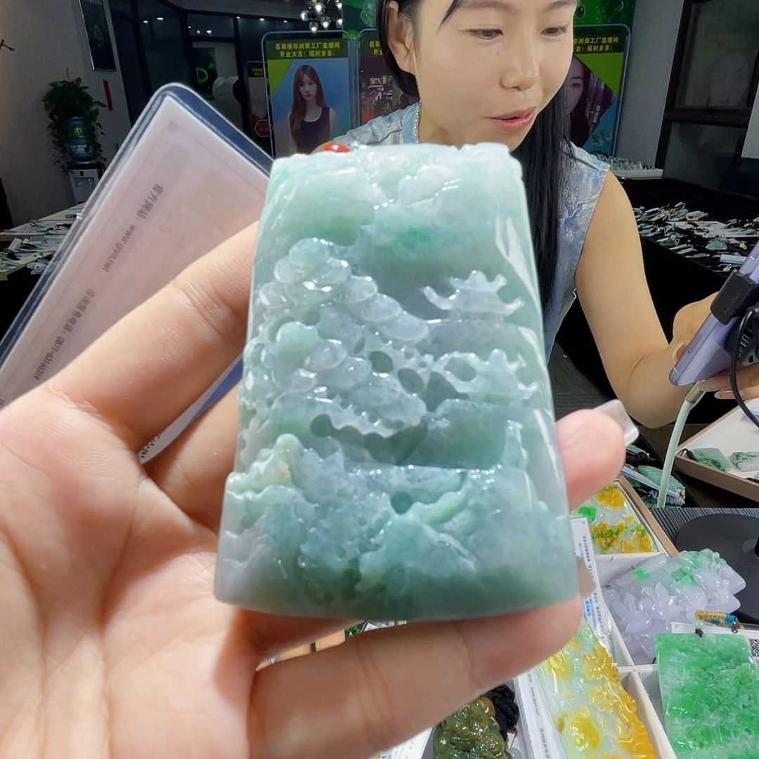 颈饰未镶嵌翡翠一个