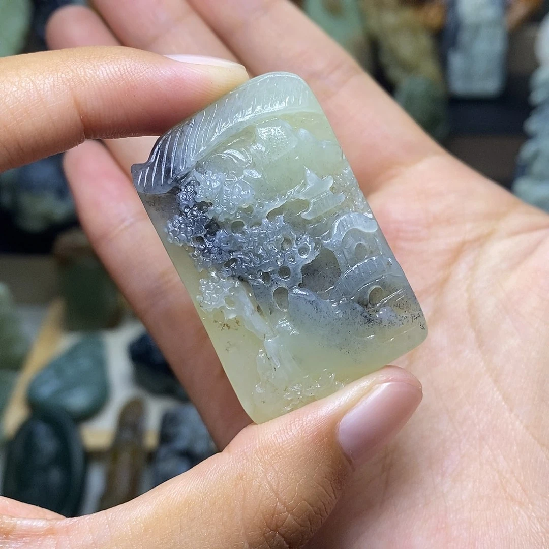 颈饰未镶嵌和田玉依*