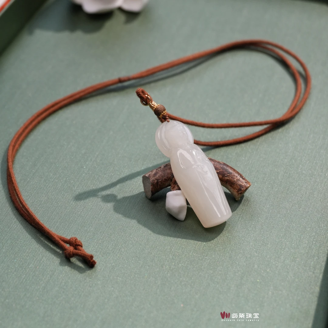 A1663 和田玉18k金镶嵌 青海冰藕18k素衣观音简绳颈饰45x16