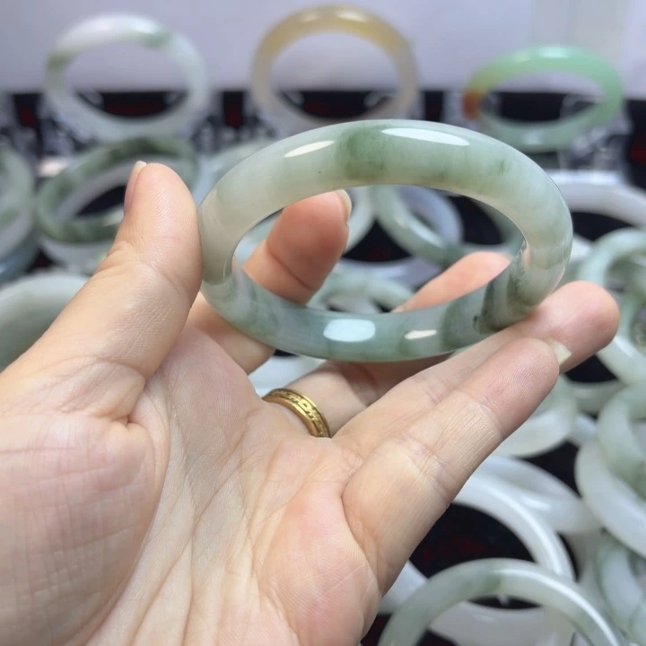 石英质玉未镶嵌手镯