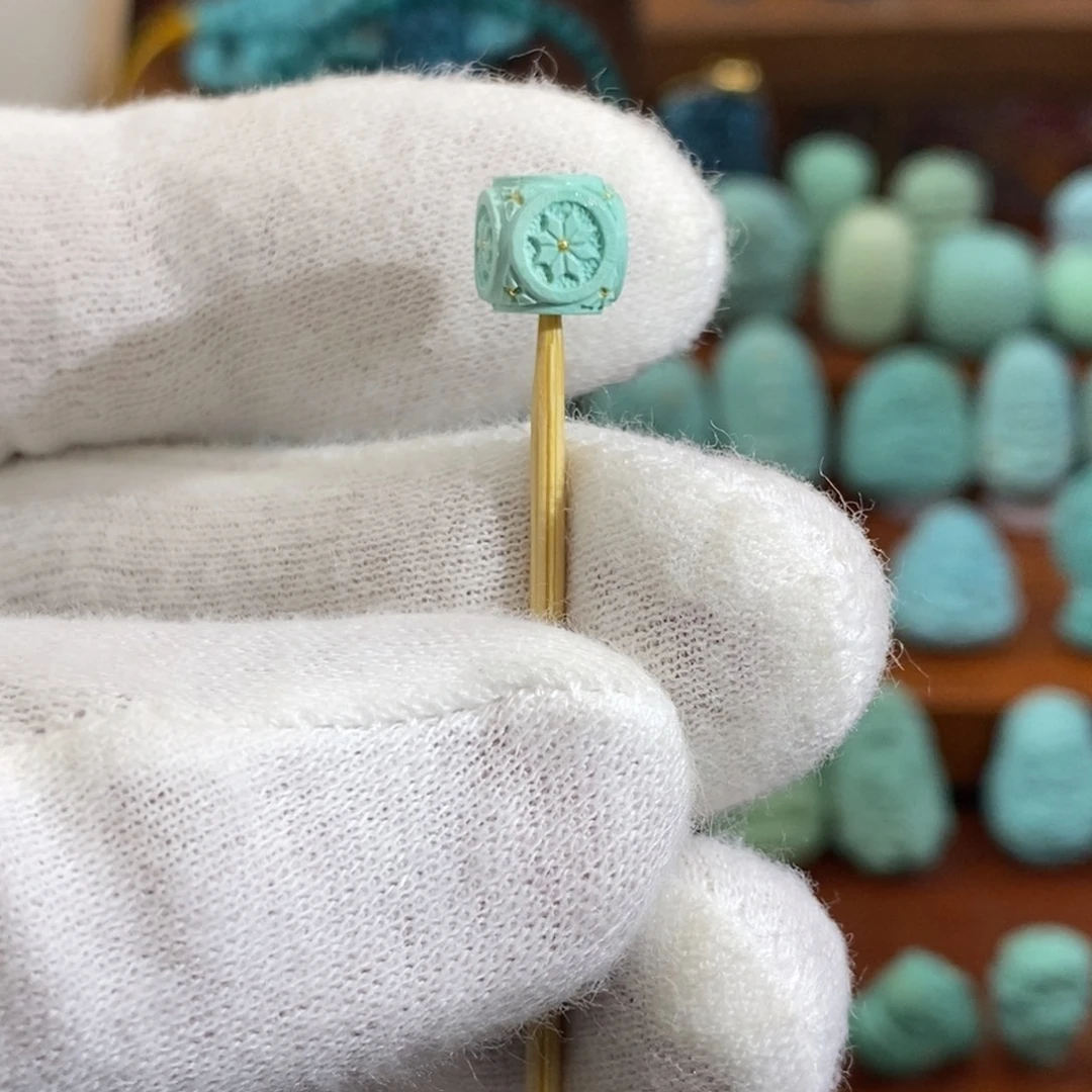 绿松石未镶嵌珠宝奇石