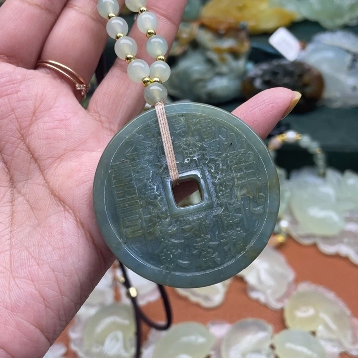 蛇纹石玉未镶嵌吊坠