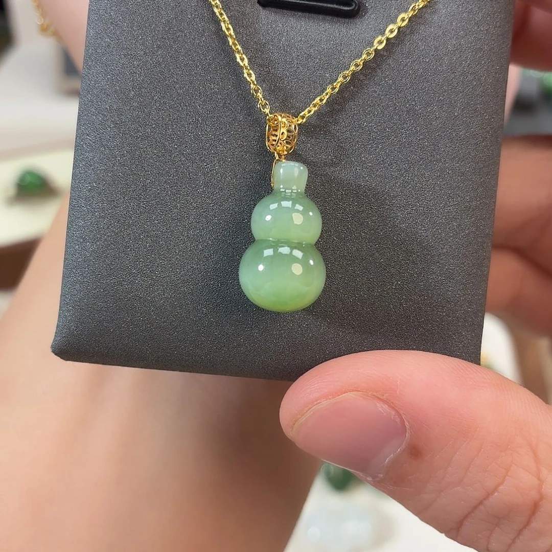 和田玉18K金镶嵌颈饰