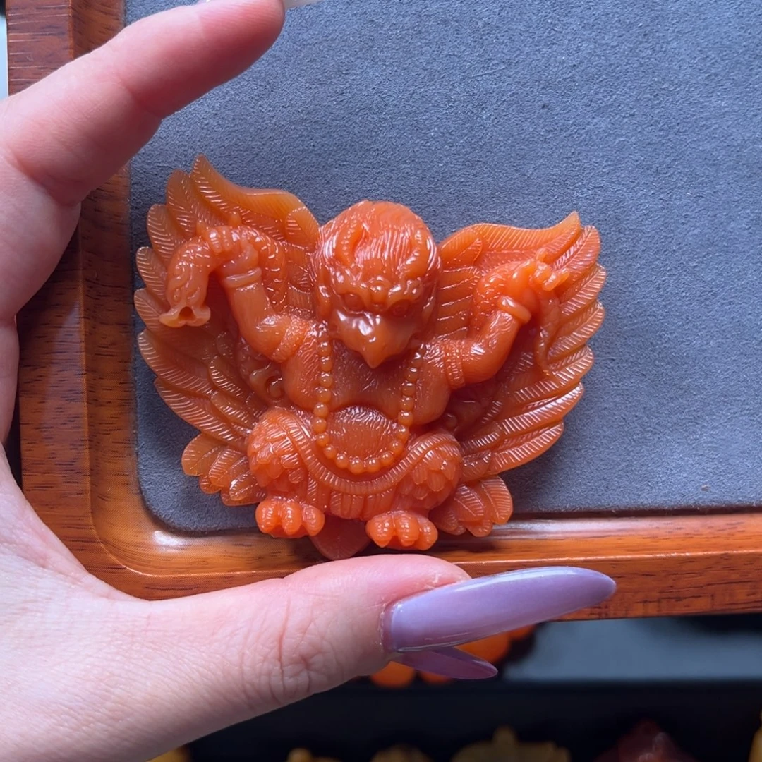 鹿***姑石英质玉（缅黄）未镶嵌手玩件