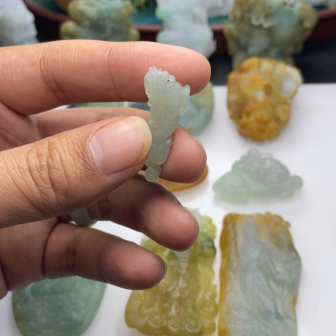 定制翡翠未镶嵌淡**清龙