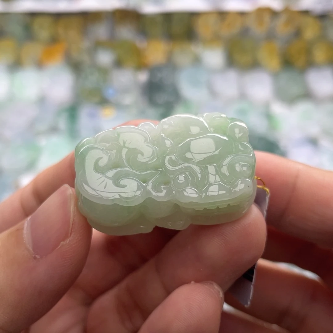 乖***爱翡翠未镶嵌颈饰貔貅