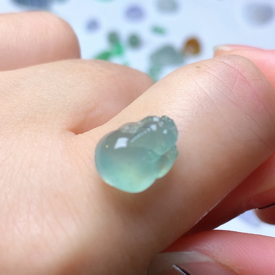 翡翠未镶嵌颈饰蟾