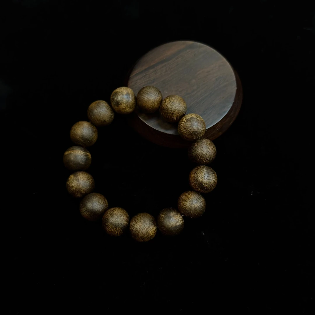 沉香【达德一号】沉水级天花板白棋母树树心油卡14手串多样性发其一