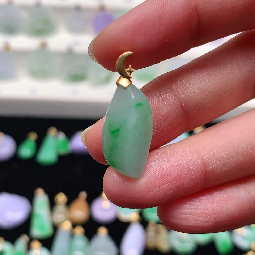 颈饰18K金镶嵌翡翠翡翠吊坠