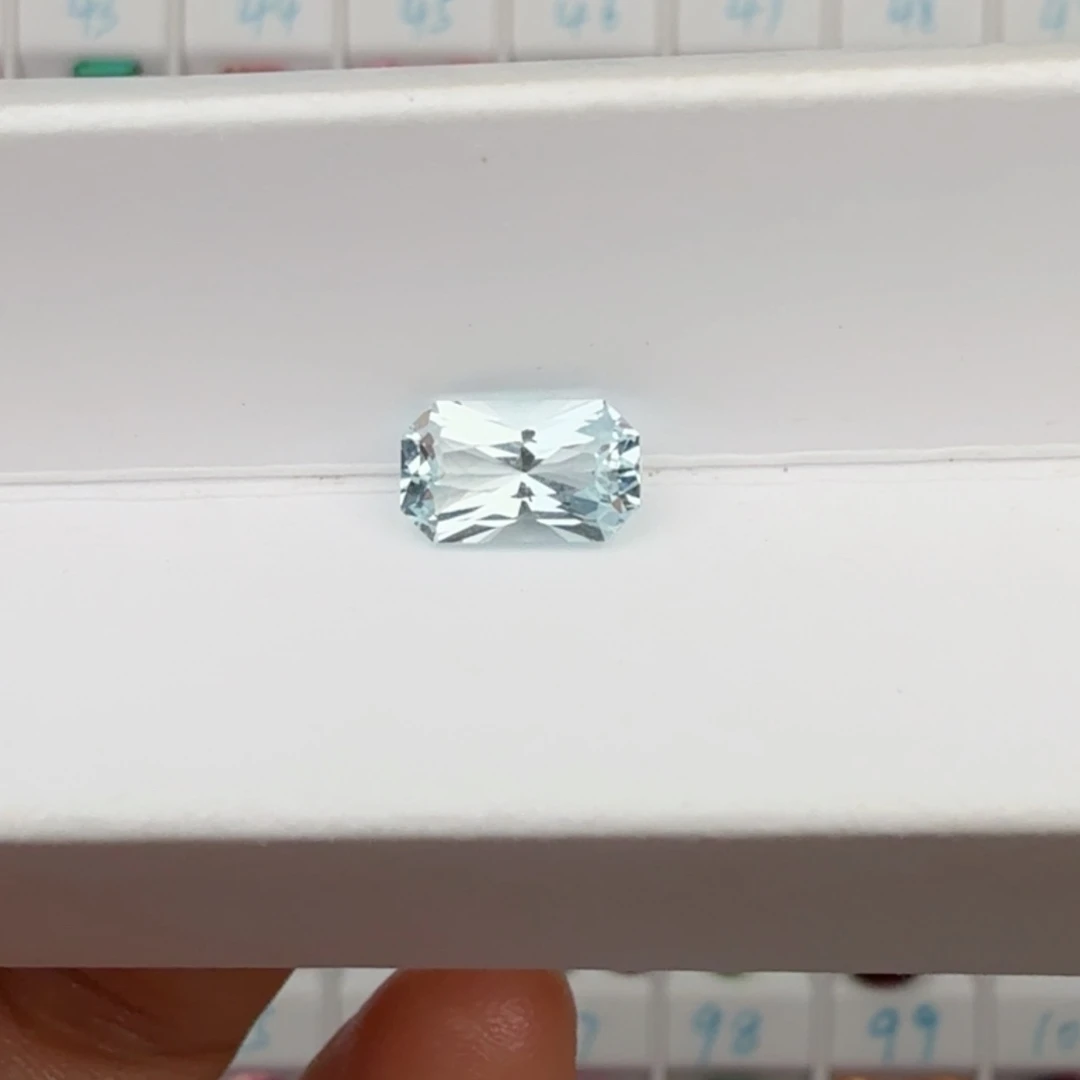 海蓝宝石裸石天然1.27克拉