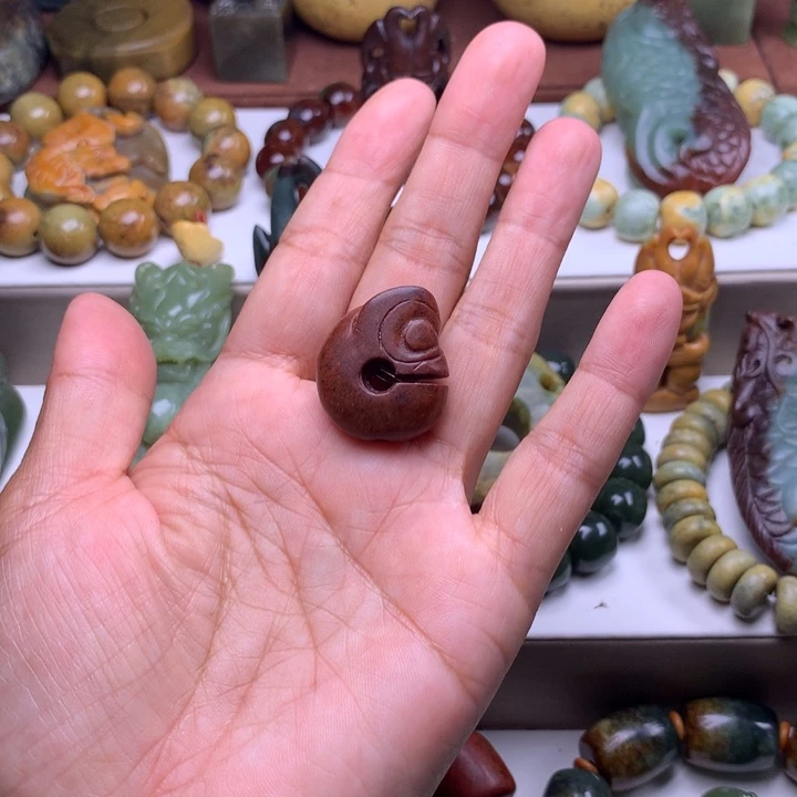 岫岩河磨玉（透闪石质玉）未镶嵌吊坠(不含链)大**女