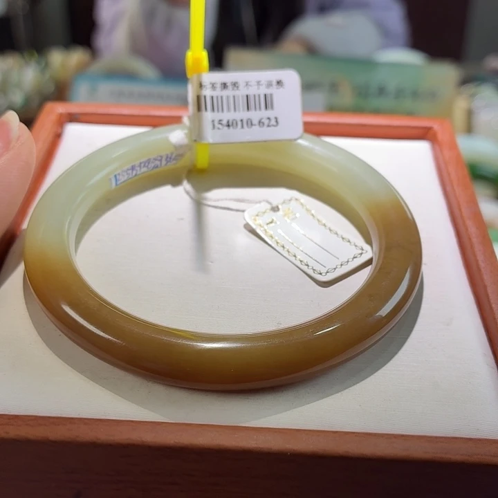 和田玉未镶嵌手镯8 56.57