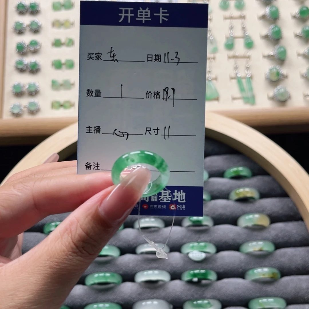 未镶嵌石英质玉戒圈东***?