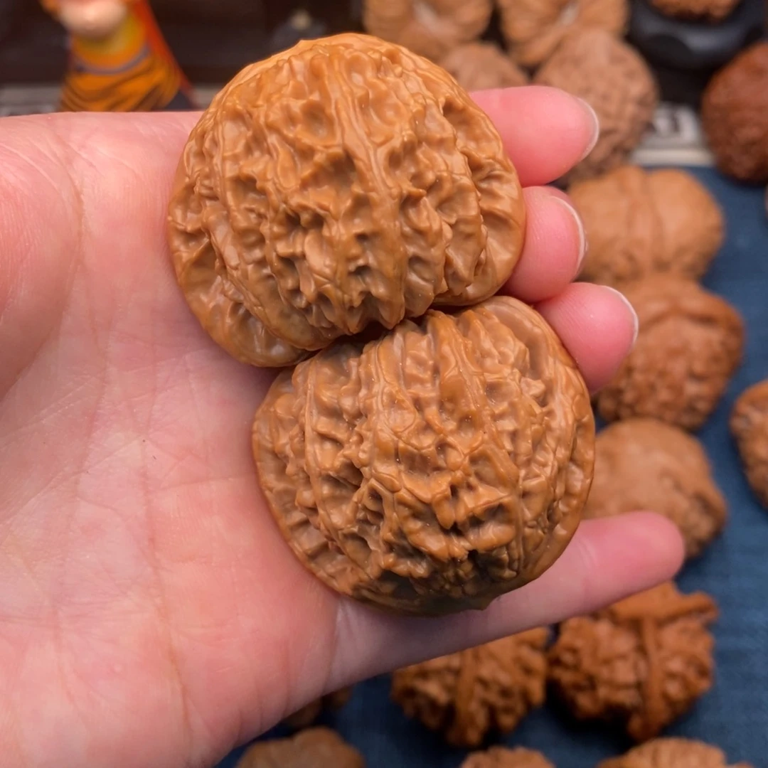 文玩核桃把件42三角白