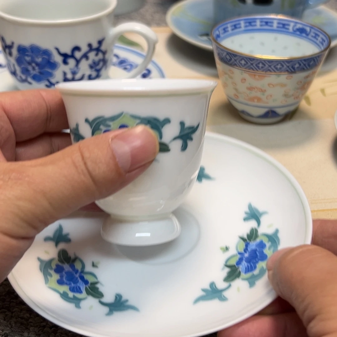 泓***业盘子景德镇陶瓷釉中彩杯碟