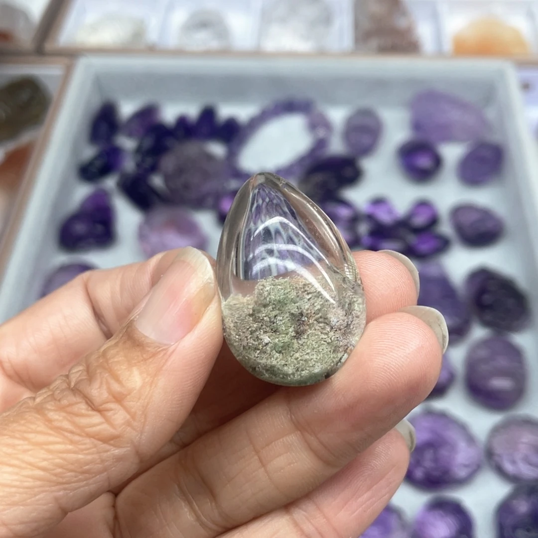 水晶吊坠(不含链)未镶嵌小**?